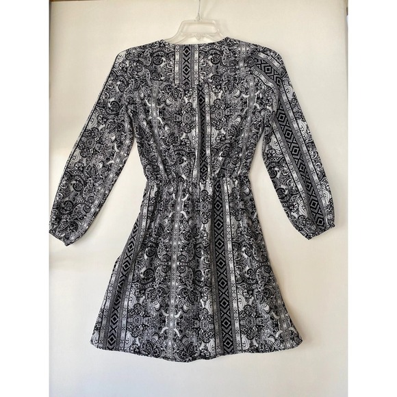 Charlotte Russe dress black and white elastic waist and sleeves v neck Size XS - Picture 6 of 7